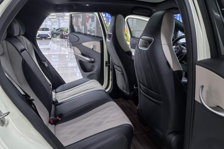 Used BYD Dolphin 2023 420 km Fashion Edition
