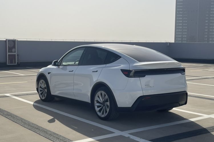 Used Tesla Model Y 2025 Rear-Wheel-Drive Version