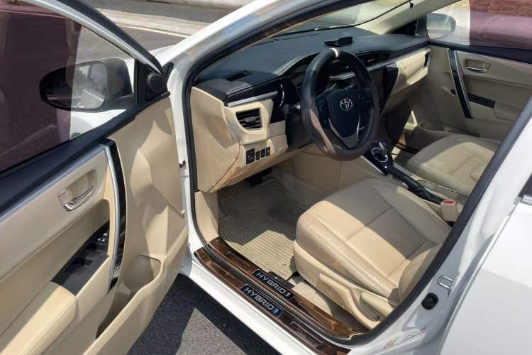 Used Toyota Corolla 2016 Dual-Engine 1.8L E-CVT Elite Edition
