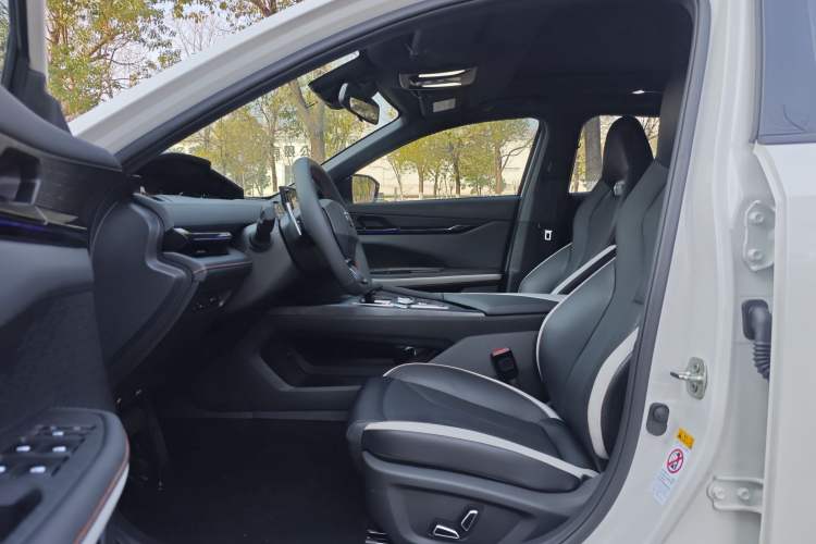 Used Changan UNI-V 2023 1.5T Prestige Model
