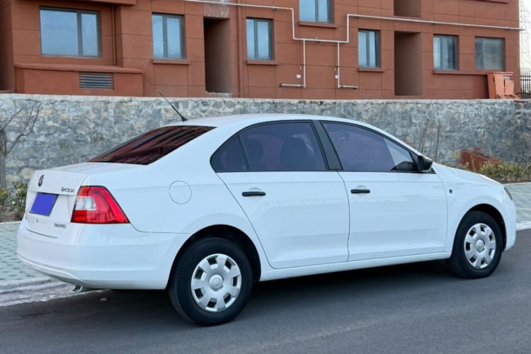 Used Skoda Rapid 2016 1.6L Manual Front-Wheel-Drive Version
