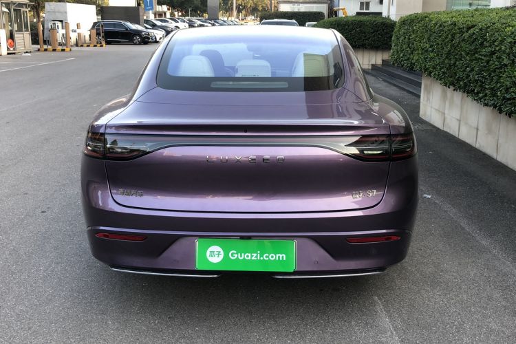 Used Hima Luxeed S7 2025 855 km Max
