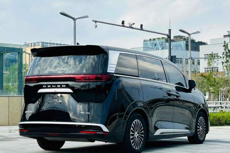 Used Denza D9 2022 DM-i 970 Four-Wheel Drive Prestige Model
