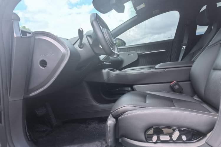 Used  12 2024 700 Three-Laser Rear-Wheel Drive Luxury Edition
