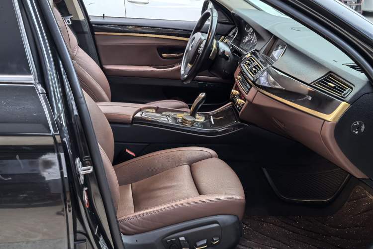 Used BMW 5 Series 2014 535Li Leading Model
