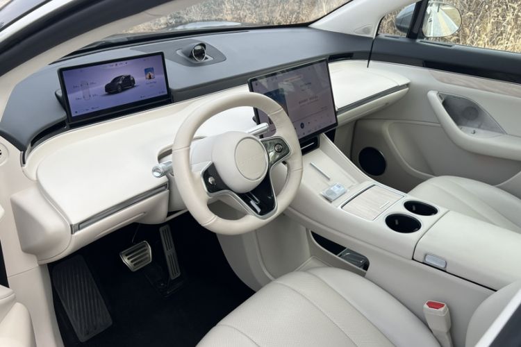 Used Hima Luxeed R7 2024 All-Electric 667 km Max
