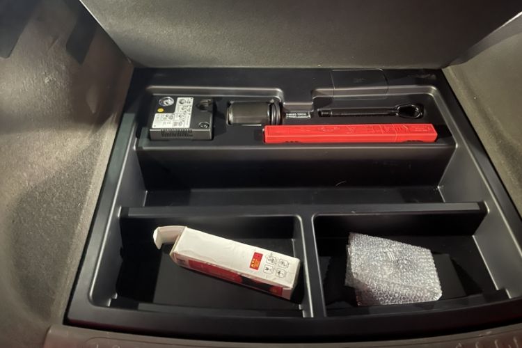 Used  LS7 2023 100kWh Pro All-Wheel-Drive Version
