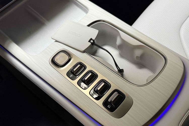 Used  SU7 2024 Rear-Drive Ultra-Long Range Advanced Pro-Level Intelligent Driving Version
