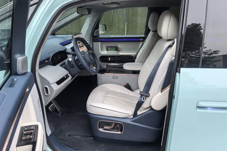 Used Zeekr MIX 2025 Intelligent Driving Version
