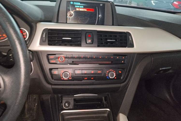 Used BMW 3 Series 2015 316Li Fashion Model
