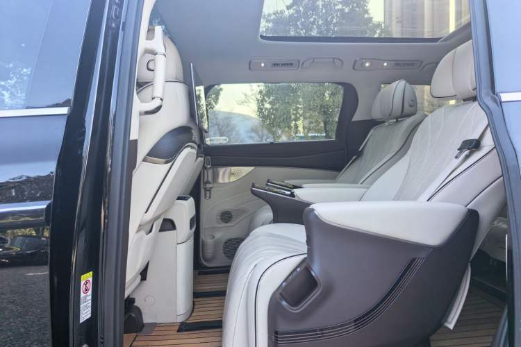 Used Denza D9 2024 DM-i 980 Four-Wheel Drive Flagship Model
