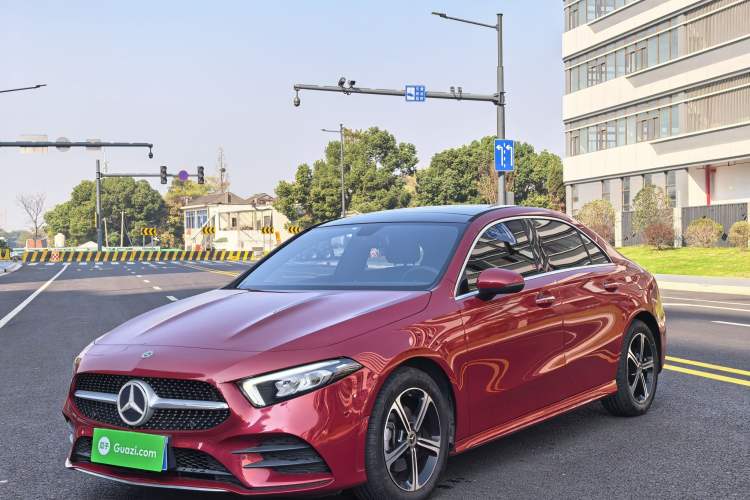 Used Mercedes-Benz A-Class 2022 Second Facelift A 200 L Sport Sedan Fashion Version
