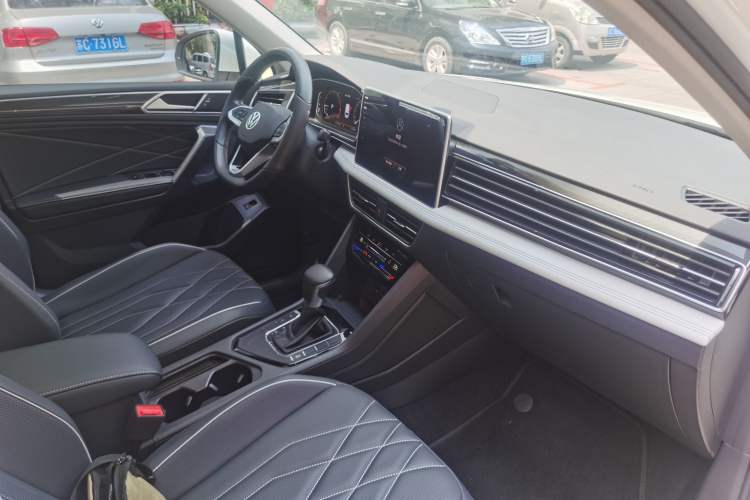 Used Volkswagen Tiguan L 2024 300TSI Automatic Two-Wheel Drive Smart Edition
