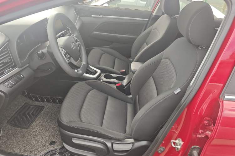 Used Hyundai Elantra 2016 1.6L Automatic ZhiXuan · Luxury Version
