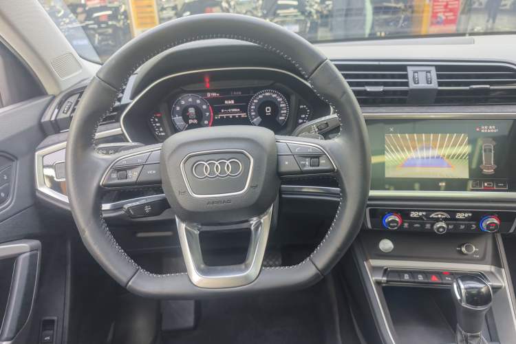 Used Audi Q3 2019 40 TFSI Fashion Dynamic Model
