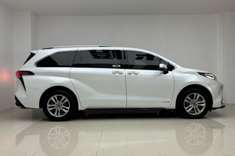 Used Toyota Sienna 2021 2.5L Hybrid Ultimate Edition
