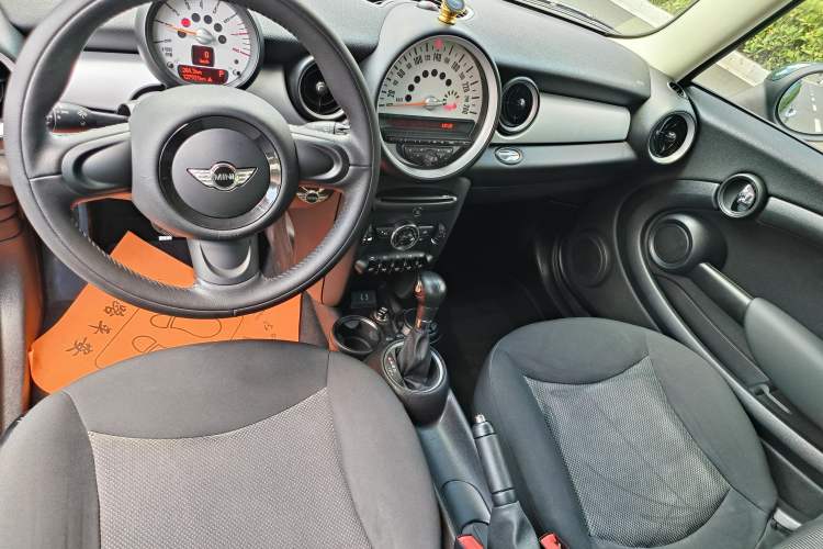 Used  MINI 2011 1.6L ONE
