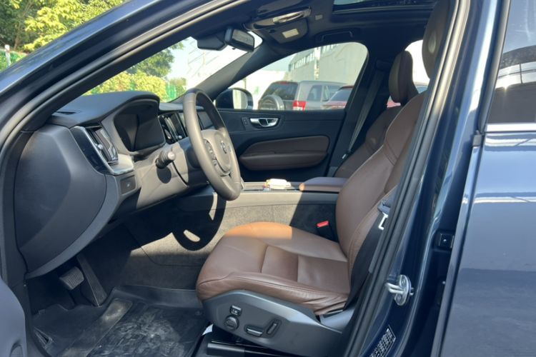 Used Volvo XC60 2023 B5 4x4 Smart Luxury Edition
