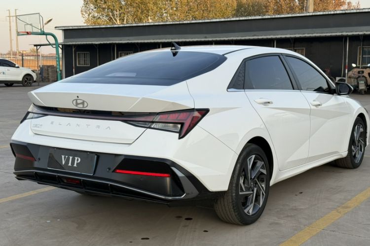 Used Hyundai Elantra 2023 1.5L CVT LUX Prestige Edition
