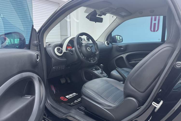 Used  fortwo 2018 1.0L 52kW Hardtop Dynamic Version China V
