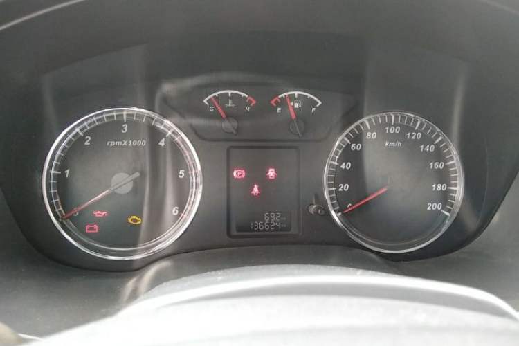 Used Great Wall Wingle 5 2013 2.0T European Version Two-Wheel Drive Elite Edition 6MT Big Double Cab GW4D20B
