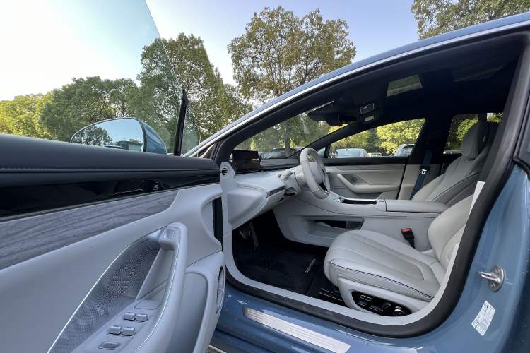 Used Hima Luxeed S7 2025 705 km Pro