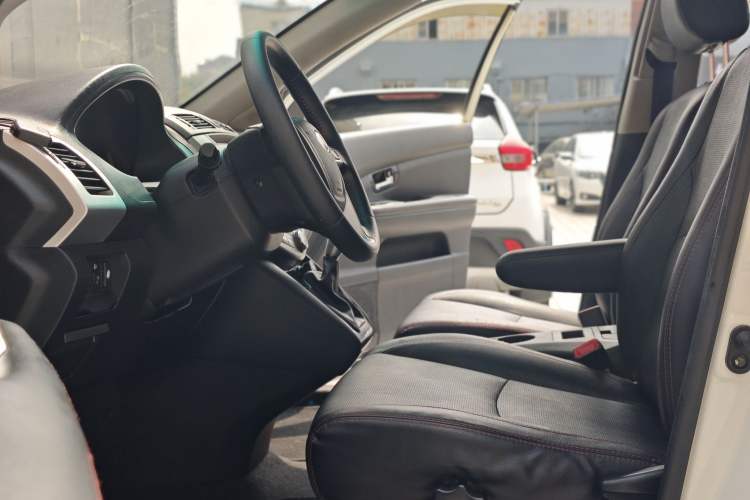 Used BYD S6 2014 2.0L Manual Luxury 5-Seater
