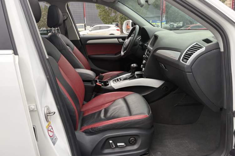 Used Audi Q5 2017 Plus 40 TFSI Technology Model
