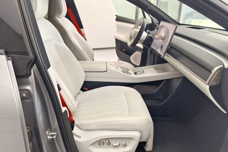 Used ONVO L60 2024 60 kWh All-Wheel Drive
