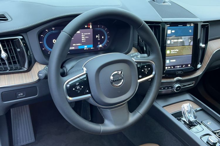 Used Volvo XC60 2023 B5 4x4 Smart Luxury Edition