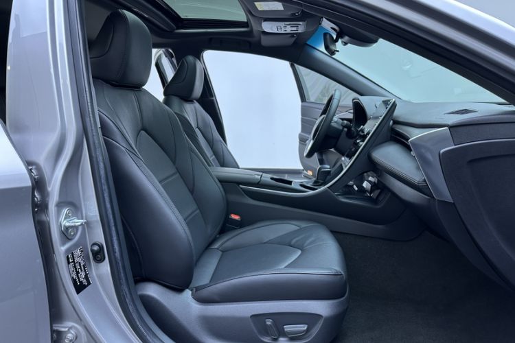 Used Toyota Avalon 2019 2.0L Luxury Edition China VI Standard