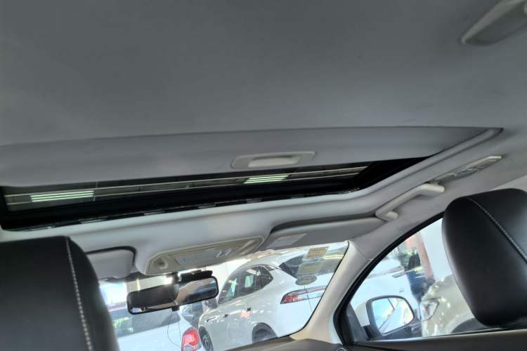 Used Ford Focus 2012 Sedan 1.6L Automatic Fashion Edition
