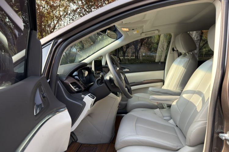 Used Buick GL8 2023 Land Executive Class Smart Enjoyment Model
