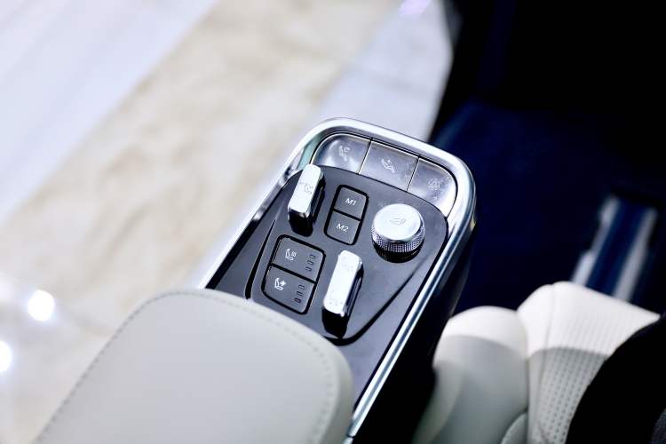 Used Zeekr 009 2024 Six-Seat Executive Version 4WD 140 kWh
