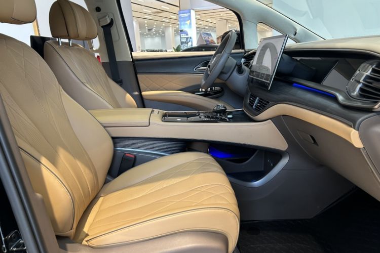 Used Denza D9 2022 DM-i 970 Four-Wheel Drive Flagship Model
