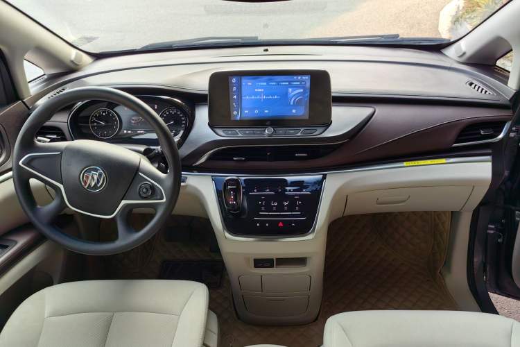 Used Buick GL8 2022 Land Cruiser Executive Class 652T Comfort Model
