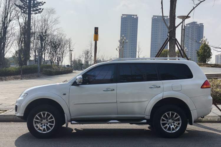 Used Mitsubishi Pajero Sport 2013 3.0L Automatic 4x4 Flagship Edition
