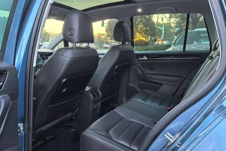 Used Volkswagen Golf 2015 1.4TSI Sportsvan
