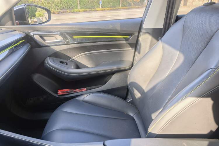 Used Roewe i5 2021 1.5L CVT Black Gold Edition
