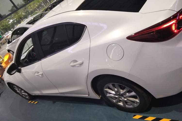 Used Mazda Mazda 3 Axela 2017 Sedan 1.5L Automatic Luxury Model Emission Standard China V
