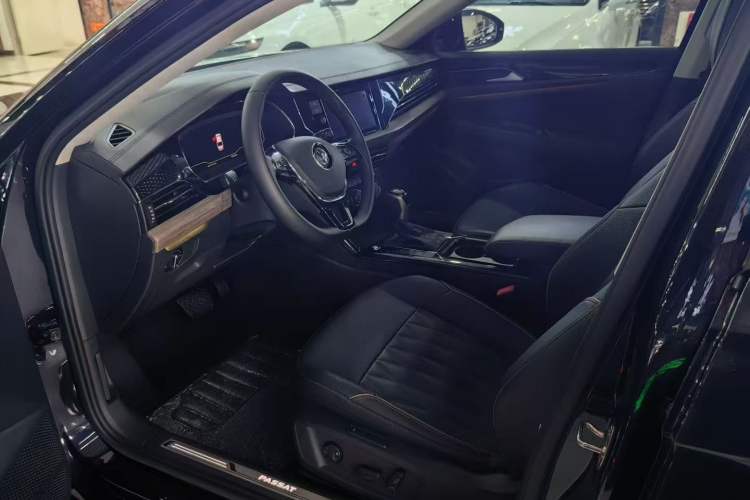 Used Volkswagen Passat 2019 380TSI Luxury Edition China VI Standard
