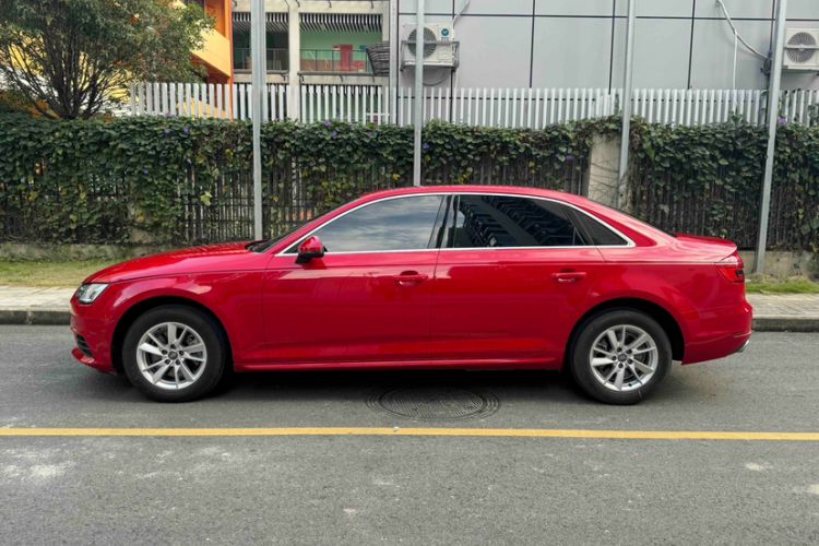 Used Audi A4L 2017 40 TFSI Ambition Edition
