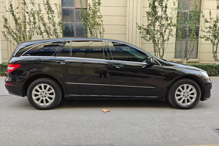 Used Mercedes-Benz R-Class 2017 R 320 4MATIC Business Edition Prestige Model
