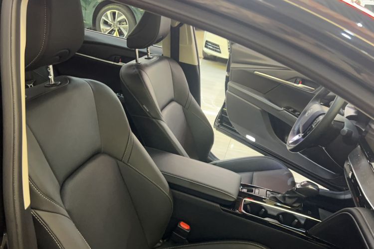 Used Toyota Camry 2024 Dual-Motor 2.0 HGVP Luxury Edition
