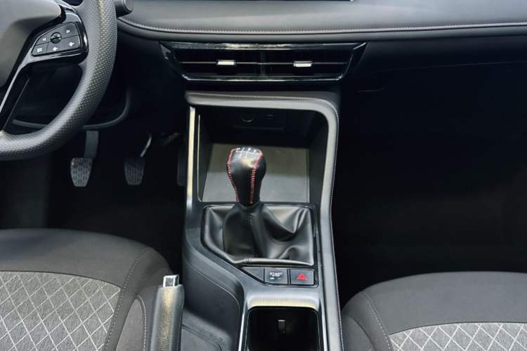 Used Roewe i5 2023 1.5L Manual Comfort Edition
