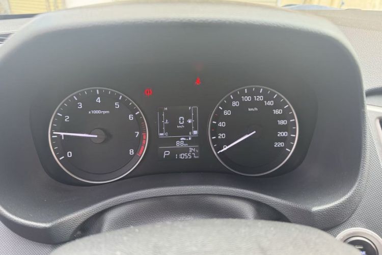 Used Hyundai ix25 2015 1.6L Automatic Two-Wheel-Drive Deluxe DLX Model
