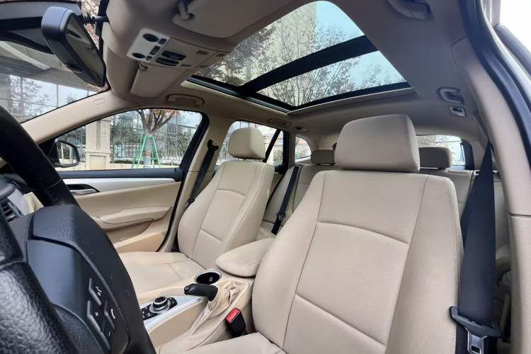 Used BMW 5 Series 2014 525Li Leading Model
