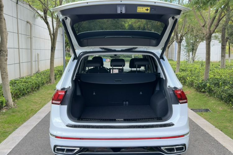 Used Volkswagen Tiguan L 2024 Outstanding Model 330TSI Automatic Two-Wheel Drive R-Line Dragon Glory Edition
