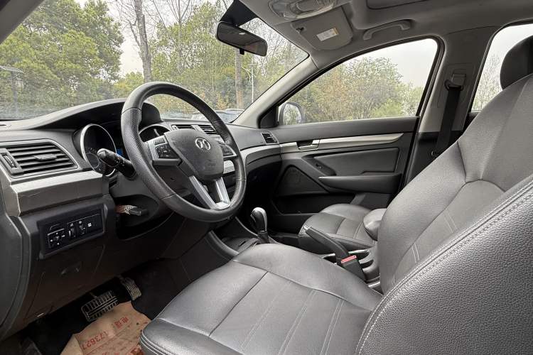 Used BAIC Senova X65 2015 2.0T automatic comfort version
