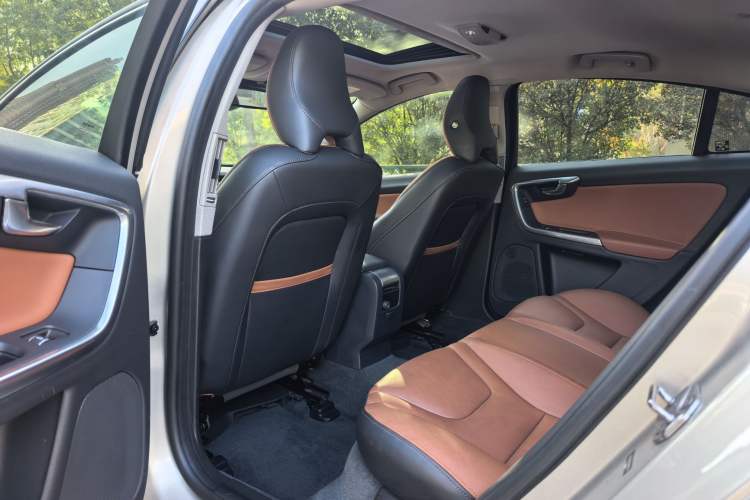 Used Volvo S60 2017 S60L T4 Smart Range Edition
